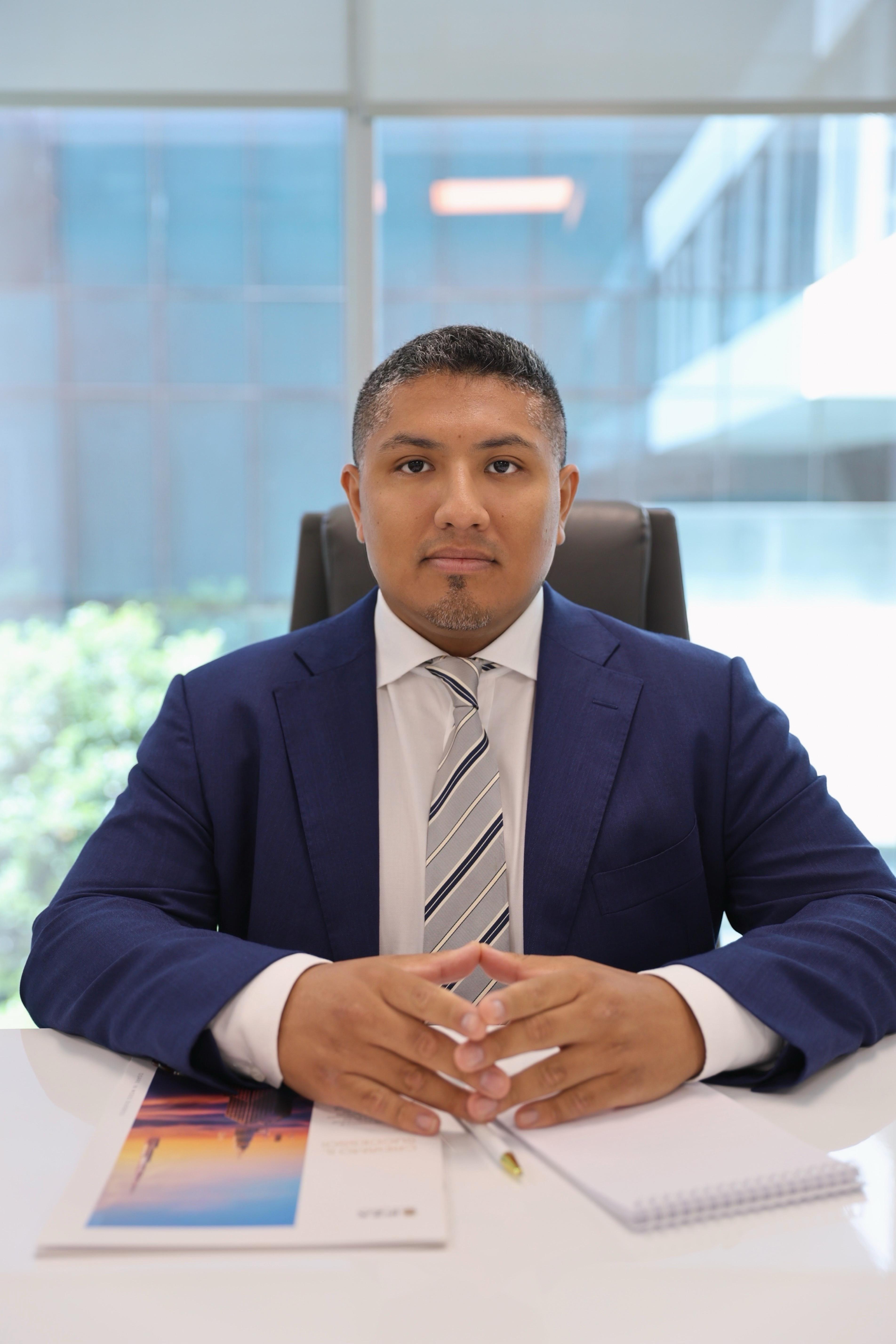 Il CEO principale di Elite Consulting durante una sessione strategica